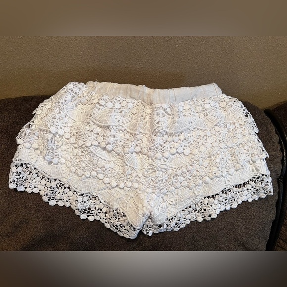 White Ruffle Lace shorts, women’s size Medium - Picture 2 of 6